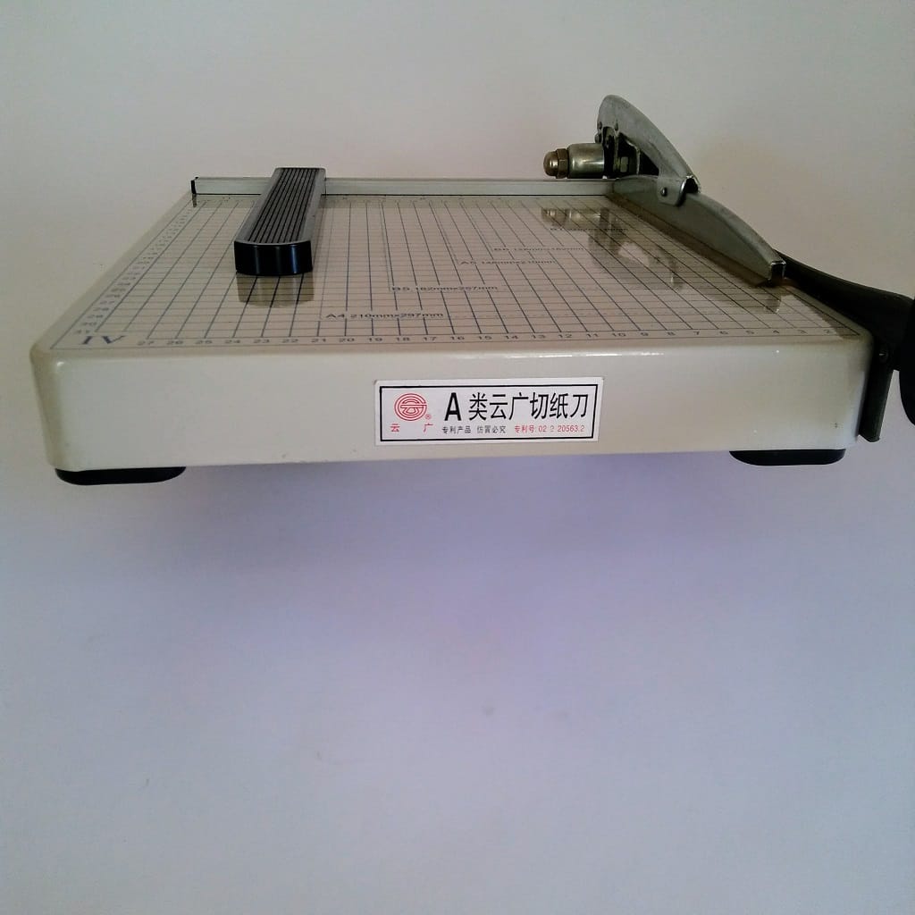برش دهنده کاتر کاغذ کیهی مدل دستی سایز A4 جلو دستگاه برش کاغذ ساخت چین ماشین های اداری