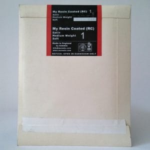 کاغذ عکاسی سیاه و سفید ام اس ان دبلیو بی سی ساتن ۲۵ برگ ۱۶x۲۱ سانتیمتر با پوشش رزین سافت ۱ پشت محصول مخصوص چاپ عکس سیاه و سفید در تاریکخانه عکاسی با کیفیت عالی ساخت انگلستان